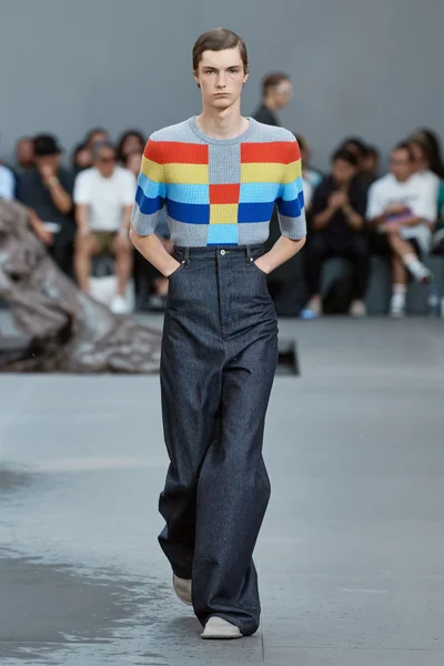Look 32